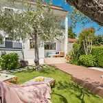 Stunning home in Rovinj with 2 Bedrooms, Jacuzzi&WiFi