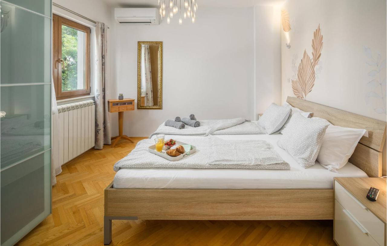 Stunning In With 2 Bedrooms, Jacuzzi&wifi Vakantiehuis