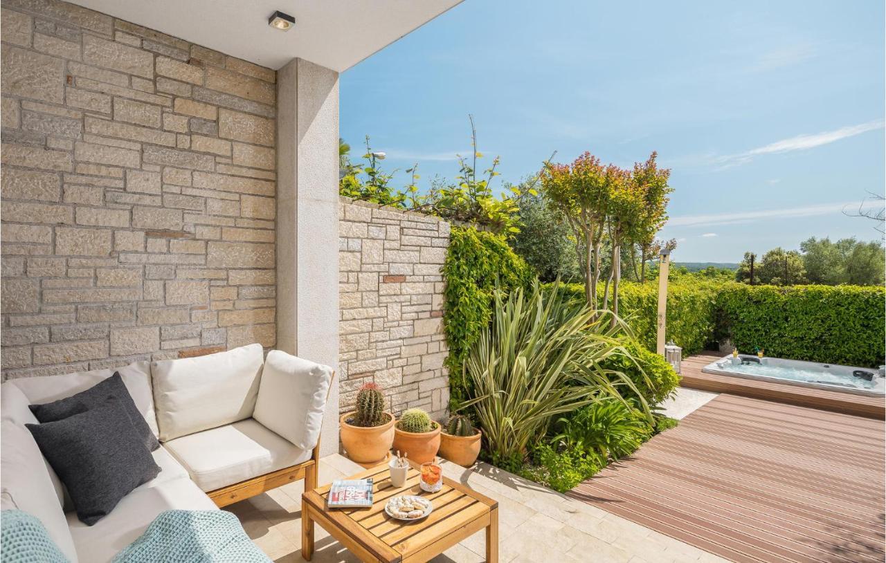Stunning In With 2 Bedrooms, Jacuzzi&wifi *
