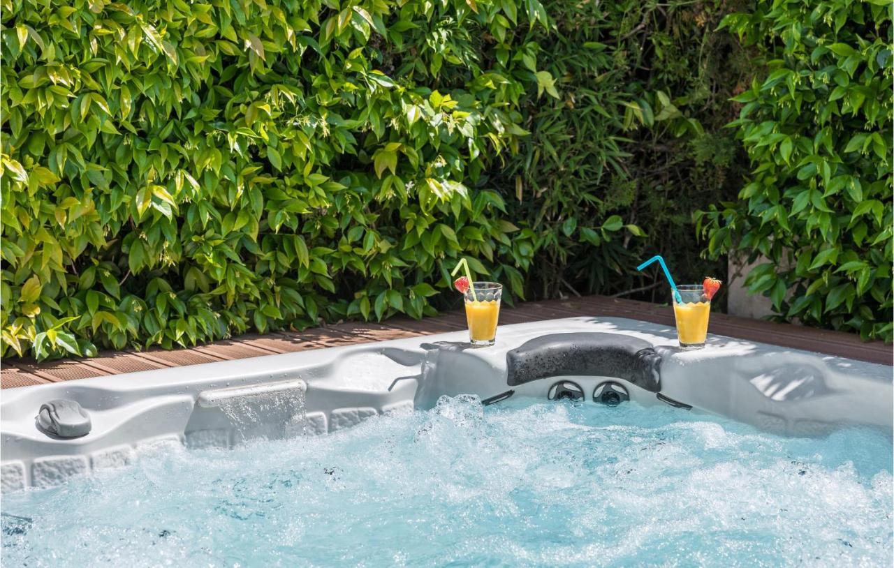 Vakantiehuis Stunning In With 2 Bedrooms, Jacuzzi&wifi Rovinj