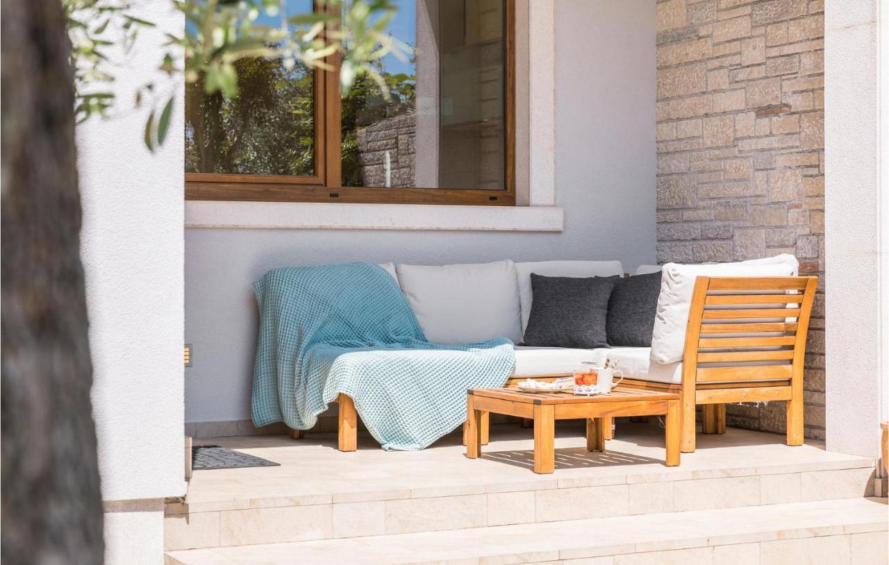 Vakantiehuis Stunning In With 2 Bedrooms, Jacuzzi&wifi