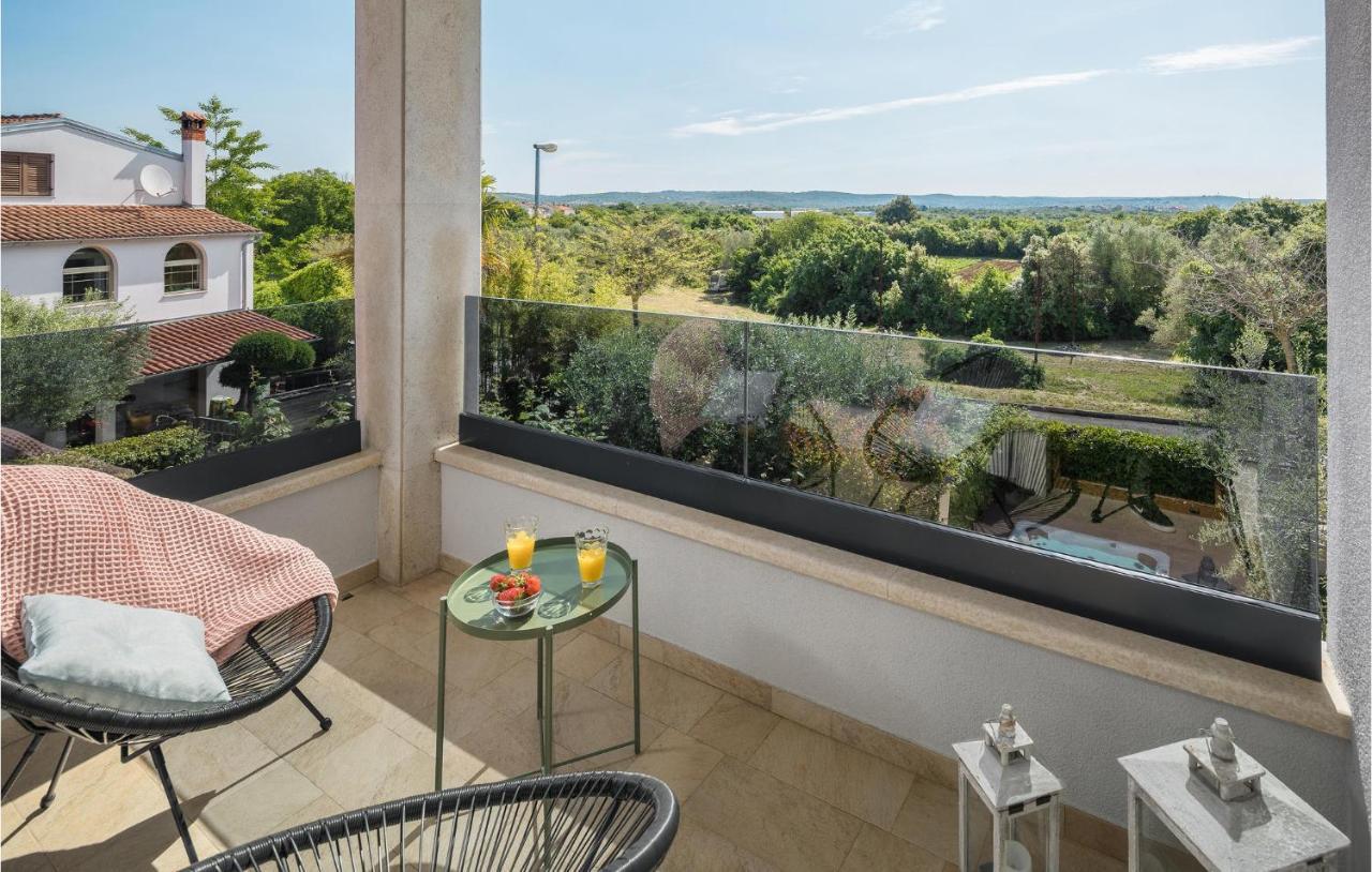 Stunning In With 2 Bedrooms, Jacuzzi&wifi Vakantiehuis *
